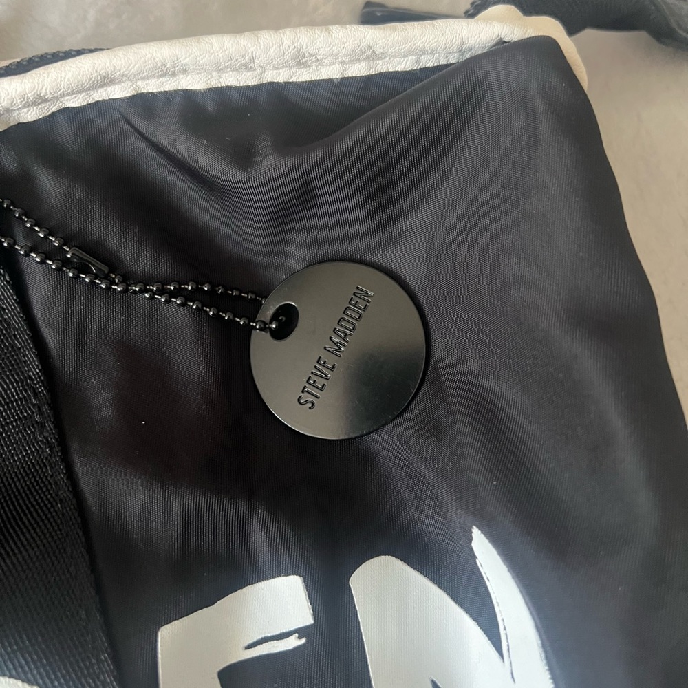 Steve Madden Weekender Bag - Picture 2 of 5
